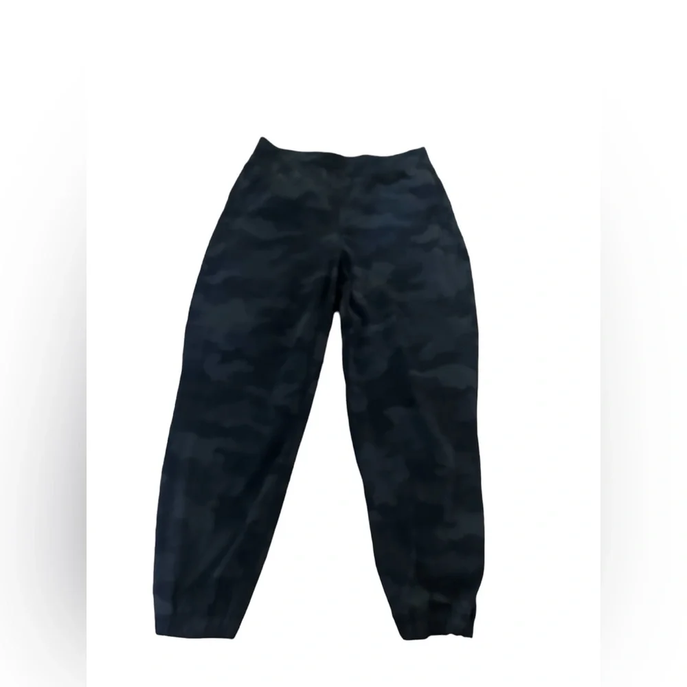 Lululemon size 6 joggers‎